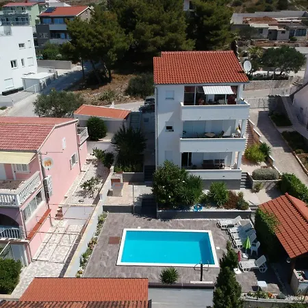 Stunning View With Pool *