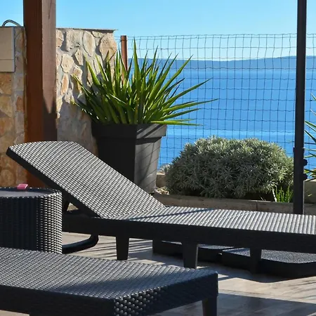 Stunning View With Pool تروغير