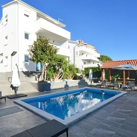 Appartement Stunning View With Pool Trogir