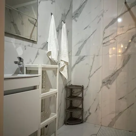 Stunning View With Pool تروغير