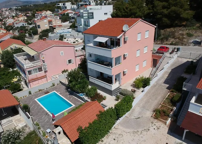 Apartment Stunning View With Pool