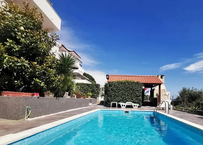 Stunning View With Pool Apartment