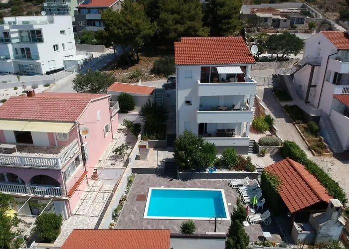 Stunning View With Pool *