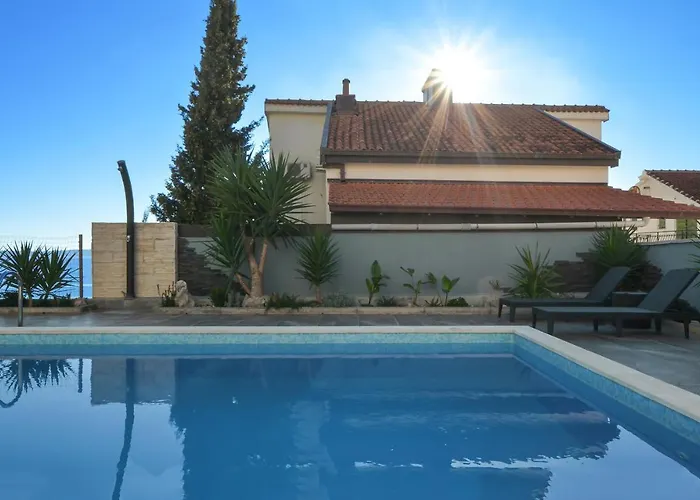 Διαμέρισμα Stunning View With Pool