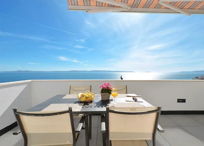 Διαμέρισμα Stunning View With Pool Τρογκίρ