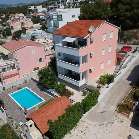 Apartman Stunning View With Pool