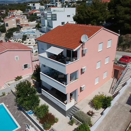 Stunning View With Pool Apartman *