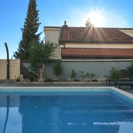 Apartman Stunning View With Pool