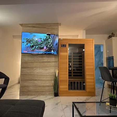 Stunning View With Pool Apartman