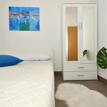 Apartman Stunning View With Pool