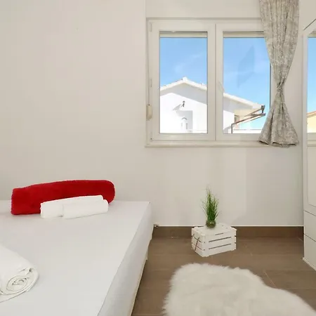 Stunning View With Pool Apartman *