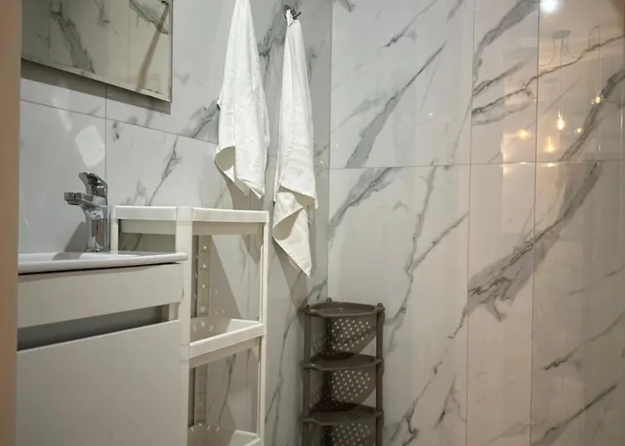 Stunning View With Pool 特罗吉尔