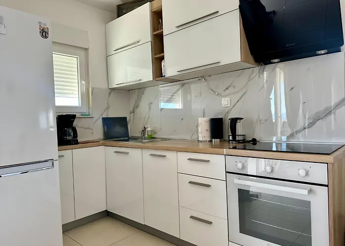 Stunning View With Pool *