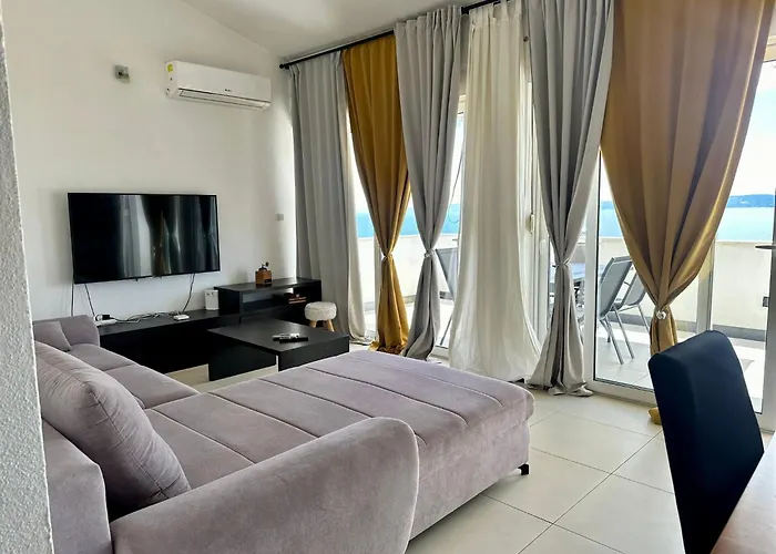 Stunning View With Pool 特罗吉尔