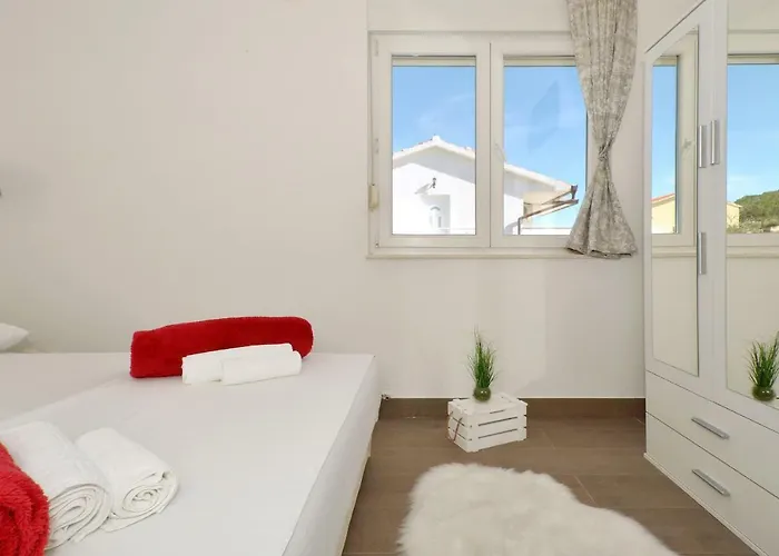 Stunning View With Pool Appartement *