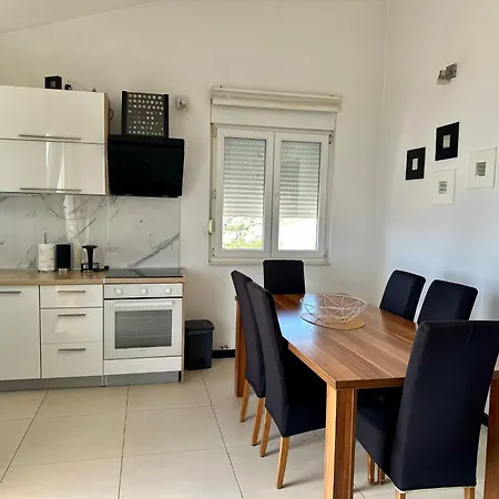 Stunning View With Pool 公寓