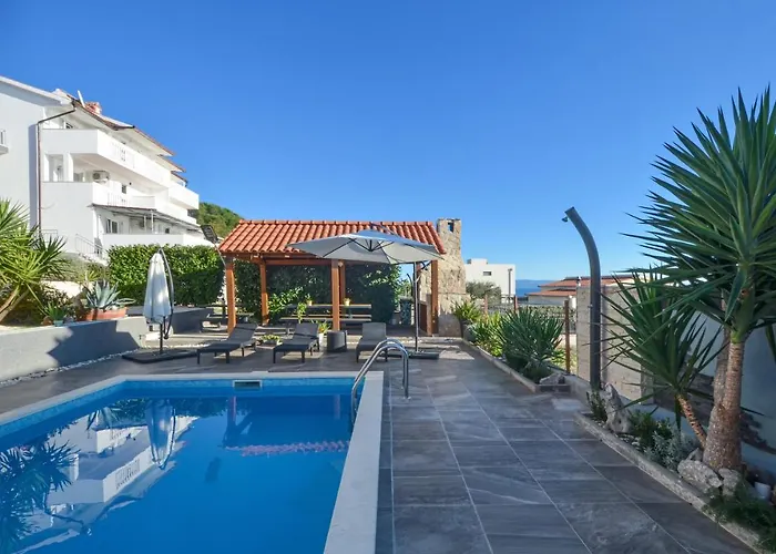 Stunning View With Pool * 特罗吉尔